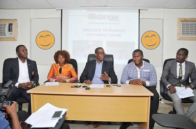 (L-r): Onyeka Akuma, head of Marketing, Omawumi Megbele, Konga.com Brand Ambassador, Alex Kamara, chief operating officer, Joseph Onuorah, vice president, Logistics and Ifeanyi Abraham, public relations strategist, all of Konga.com during the unveiling of its Mall facilities in Lagos, recently.